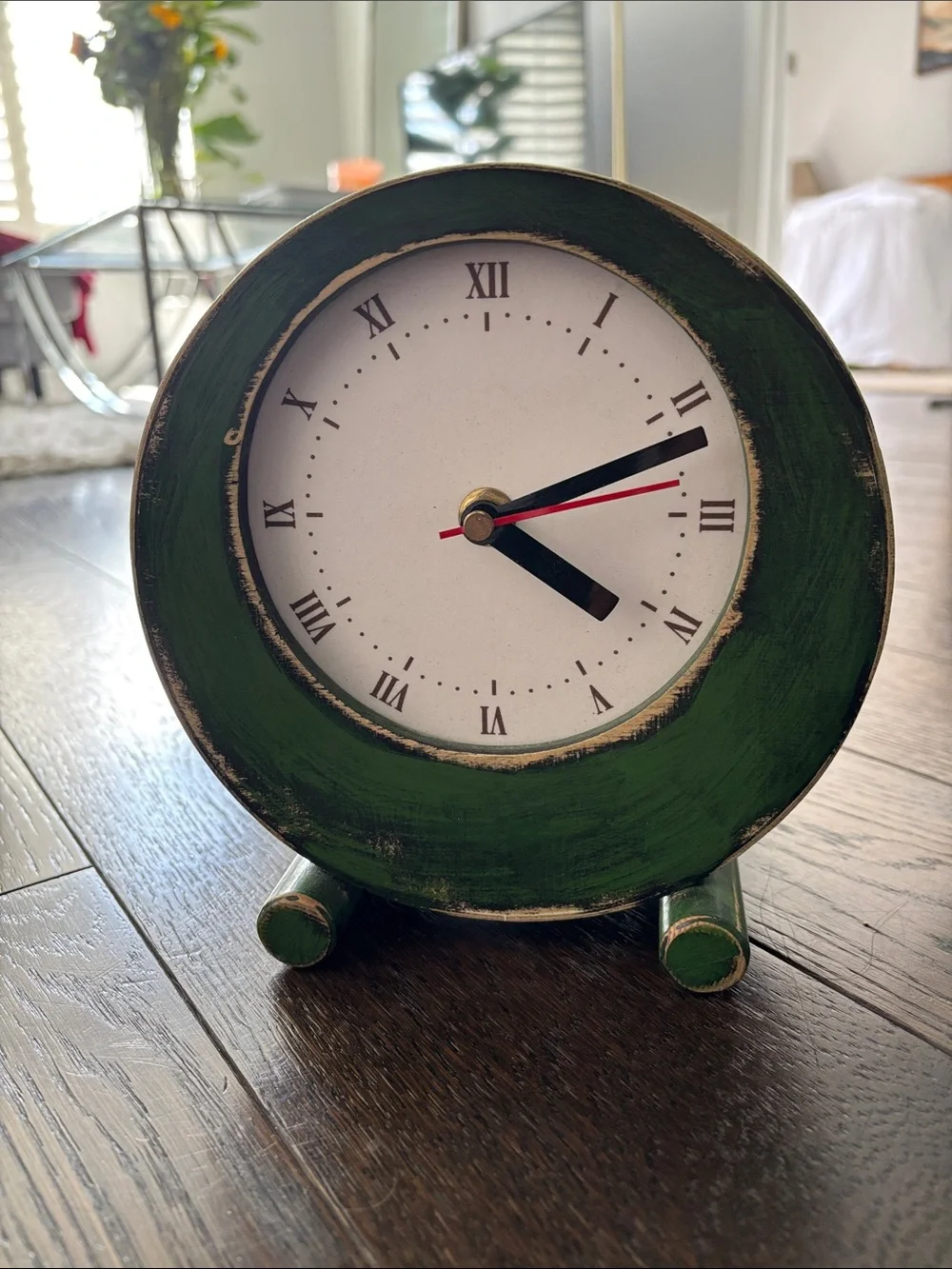 Vintage-Style Green Table Clock – Home Wall Decor